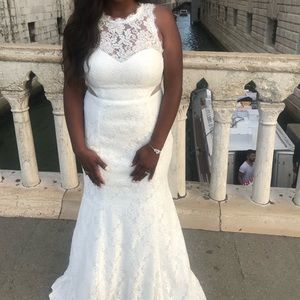 Ivory/ White Lace Wedding Gown